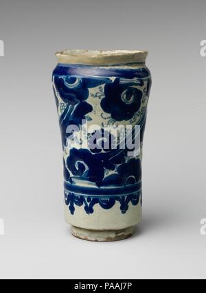 Vaso di farmacia. Cultura: messicana. Dimensioni: H. 6 3/4 in. (17,1 cm). Data: ca. 1700. Museo: Metropolitan Museum of Art di New York, Stati Uniti d'America. Foto Stock