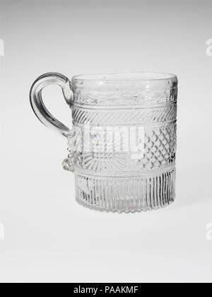 Tazza. Cultura: American. Dimensioni: H. 3 3/8 in. (8,6 cm); Diam. 2 3/4 in. (7 cm). Data: 1820-40. Museo: Metropolitan Museum of Art di New York, Stati Uniti d'America. Foto Stock