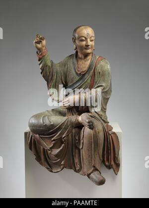 Arhat (Luohan). Cultura: la Cina. Dimensioni: H. 44 7/8 in. (114 cm). Data: fine del XIX secolo. Museo: Metropolitan Museum of Art di New York, Stati Uniti d'America. Foto Stock