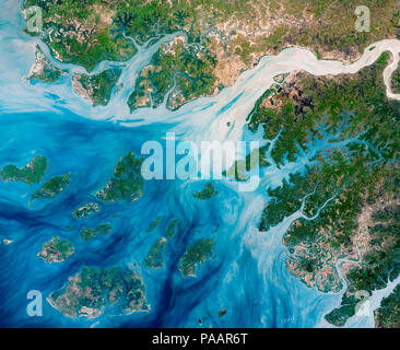 La NASA immagine satellitare del fiume gli estuari e le coste delle isole della Guinea Bissau, Africa occidentale Foto Stock