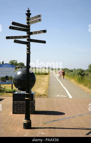 Punto di meridiano in corrispondenza della linea del meridiano di Greenwich longitudine zero, Cleethorpes, Lincolnshire, Regno Unito. Foto Stock