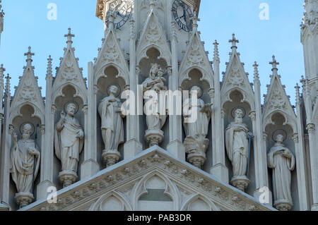 Dettaglio della facciata della Chiesa del Sacro Cuore del Suffragio (chiesa del Sacro Cuore di Roma, Foto Stock