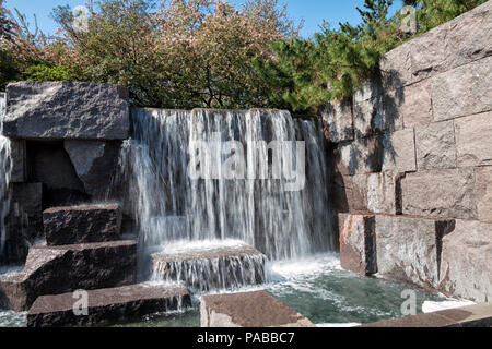 Cascata cade di Franklin Delano Roosevelt Memorial (FDR) in Washington D.C., USA Foto Stock