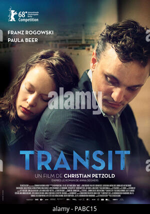 Data di rilascio: ottobre 11, 2018 Titolo: studio di transito: immaginare film direttore: Christian Petzold Trama: quando un uomo si fugge la Francia dopo l'invasione nazista, egli assume l'identità di un autore morto i cui atti che egli possiede. Bloccato a Marsiglia, incontra una giovane donna alla disperata ricerca di lei marito mancante, l' uomo che è la rappresentazione. STARRING: PAULA la birra come Marie, FRANZ ROGOWSKI come Georg poster arte. (Credito Immagine: © immaginare film/Entertainment Immagini) Foto Stock