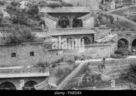 Il vecchio villaggio di Lijiashan e sua caverna di abitazioni è situato nei pressi del fiume giallo nella provincia dello Shanxi in Cina. Foto Stock