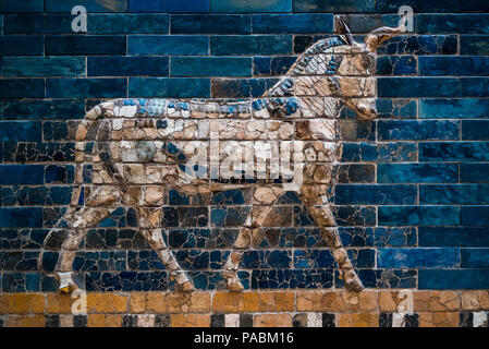 ISHTAR GATE di Nebukadnetsar ll Babilonia (6C BCE) Pergamon Museum Il Museo ISLAND BERLINO GERMANIA Foto Stock