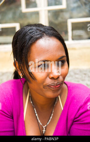 AKSUM, Etiopia - Sep 30, 2011: Ritratto di un misterioso donna etiope con tradizionale pigtail in Etiopia, Sep.30, 2011. Persone in Etiopia su Foto Stock