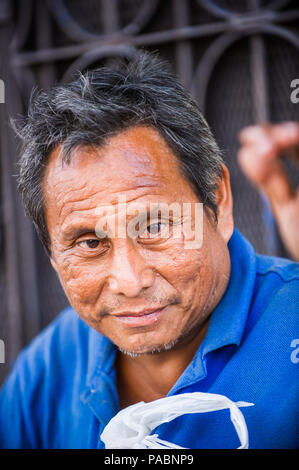 MANAGUA, NICARAGUA - Jan 6, 2012: Non identificato uomo nicaraguense ritratto. Il 69% delle persone Nicaranguan appartengono al Mestizo gruppo etnico Foto Stock