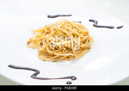 Spaghetti aglio olio e peperoncino Foto Stock
