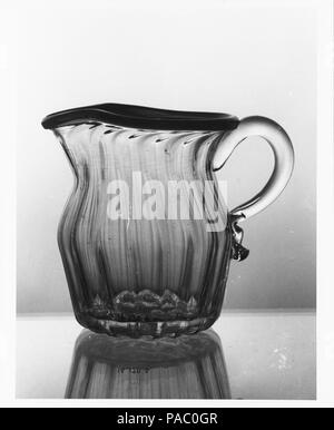 Creamer. Cultura: British. Dimensioni: H. 3 1/2 in. (8.9 cm). Data: ca. 1825. Museo: Metropolitan Museum of Art di New York, Stati Uniti d'America. Foto Stock