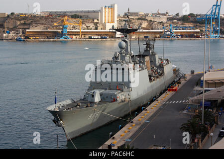 Il sud coreano Navy destroyer ROKS Munmu grande durante una visita del porto di Malta Foto Stock