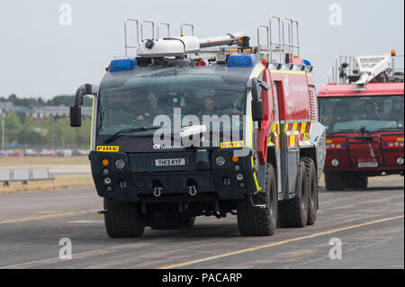 Farnborough, Regno Unito. 20 Luglio, 2018. Salvataggio e fuoco carrelli di servizio a Farnborough airfield durante l'Airshow 2018 Foto Stock