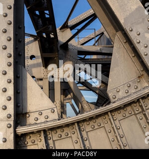 Vista dettagliata del vecchio Messico brug, nel porto di Anversa, venerdì 15 maggio 2015, Anversa, Belgio. Foto Stock