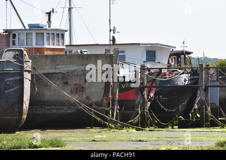 Chiatte a Pin mulino sul fiume Deben, Suffolk, Regno Unito Foto Stock