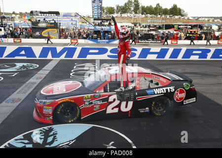 Luglio 21, 2018 - Loudon, New Hampshire, Stati Uniti d'America - Christopher Bell (20) festeggia dopo aver vinto la regione dei Laghi 200 in New Hampshire Motor Speedway in Loudon, New Hampshire. (Credito Immagine: © Chris Owens Asp Inc/ASP tramite ZUMA filo) Foto Stock