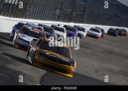 Luglio 21, 2018 - Loudon, New Hampshire, Stati Uniti d'America - Daniel Hemric (21) porta la sua auto attraverso le spire durante la Regione dei Laghi 200 in New Hampshire Motor Speedway in Loudon, New Hampshire. (Credito Immagine: © Chris Owens Asp Inc/ASP tramite ZUMA filo) Foto Stock