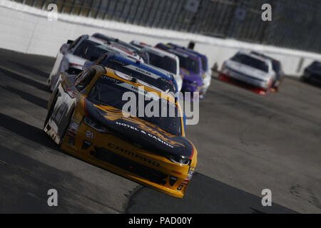 Luglio 21, 2018 - Loudon, New Hampshire, Stati Uniti d'America - Daniel Hemric (21) porta la sua auto attraverso le spire durante la Regione dei Laghi 200 in New Hampshire Motor Speedway in Loudon, New Hampshire. (Credito Immagine: © Chris Owens Asp Inc/ASP tramite ZUMA filo) Foto Stock