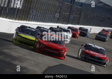 Luglio 21, 2018 - Loudon, New Hampshire, Stati Uniti d'America - Ross Chastain (4) porta la sua auto attraverso le spire durante la Regione dei Laghi 200 in New Hampshire Motor Speedway in Loudon, New Hampshire. (Credito Immagine: © Chris Owens Asp Inc/ASP tramite ZUMA filo) Foto Stock