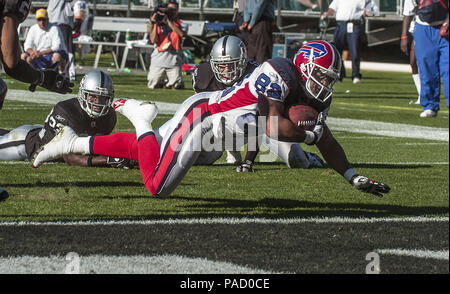 Oakland, la California, Stati Uniti d'America. 23 ott 2005. Buffalo Bills wide receiver Josh Reed (82) rende il touchdown di Domenica, 23 ottobre 2005, a Oakland, in California. I raider hanno sconfitto le bollette 38-17. Credito: Al di Golub/ZUMA filo/Alamy Live News Foto Stock