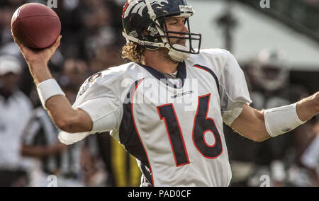 Oakland, la California, Stati Uniti d'America. Xiii Nov, 2005. Denver Broncos quarterback Jake Plummer (16) Domenica 13 Novembre, 2005, a Oakland, in California. I Broncos sconfitti i raider 31-17. Credito: Al di Golub/ZUMA filo/Alamy Live News Foto Stock