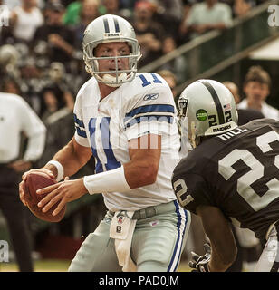 Oakland, la California, Stati Uniti d'America. 2 Ottobre, 2005. Dallas Cowboys quarterback Drew Bledsoe (11) Domenica 2 ottobre, 2005, a Oakland, in California. I raider hanno sconfitto i cowboy 19-13. Credito: Al di Golub/ZUMA filo/Alamy Live News Foto Stock