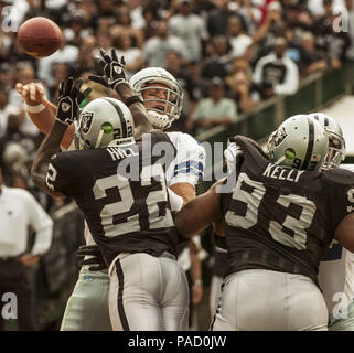 Oakland, la California, Stati Uniti d'America. 2 Ottobre, 2005. Dallas Cowboys quarterback Drew Bledsoe (11) Domenica 2 ottobre, 2005, a Oakland, in California. I raider hanno sconfitto i cowboy 19-13. Credito: Al di Golub/ZUMA filo/Alamy Live News Foto Stock