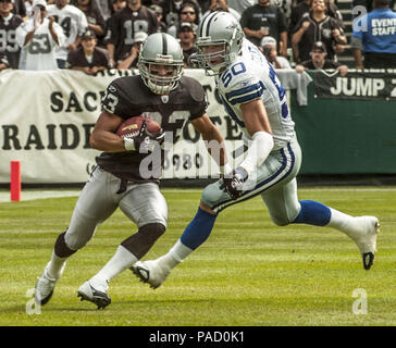 Oakland, la California, Stati Uniti d'America. 2 Ottobre, 2005. Oakland Raiders defensive back Chris Carr (23) Domenica 2 ottobre, 2005, a Oakland, in California. I raider hanno sconfitto i cowboy 19-13. Credito: Al di Golub/ZUMA filo/Alamy Live News Foto Stock