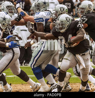 Oakland, la California, Stati Uniti d'America. 2 Ottobre, 2005. Oakland Raiders running back LaMont Giordano (34) Domenica 2 ottobre, 2005, a Oakland, in California. I raider hanno sconfitto i cowboy 19-13. Credito: Al di Golub/ZUMA filo/Alamy Live News Foto Stock