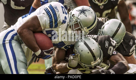 Oakland, la California, Stati Uniti d'America. 2 Ottobre, 2005. Dallas Cowboys running back Marion Barber (24) Domenica 2 ottobre, 2005, a Oakland, in California. I raider hanno sconfitto i cowboy 19-13. Credito: Al di Golub/ZUMA filo/Alamy Live News Foto Stock