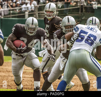 Oakland, la California, Stati Uniti d'America. 2 Ottobre, 2005. Oakland Raiders running back LaMont Giordano (34) Domenica 2 ottobre, 2005, a Oakland, in California. I raider hanno sconfitto i cowboy 19-13. Credito: Al di Golub/ZUMA filo/Alamy Live News Foto Stock