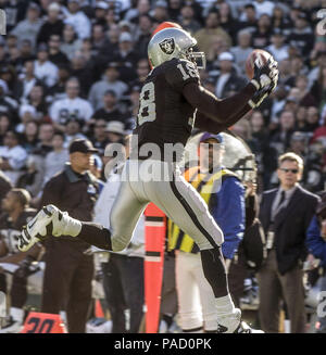 Oakland, la California, Stati Uniti d'America. 27 Nov, 2005. Oakland Raiders wide receiver Randy Moss (18) Domenica, 27 novembre 2005, a Oakland, in California. I Delfini sconfitti i raider 33-21. Credito: Al di Golub/ZUMA filo/Alamy Live News Foto Stock