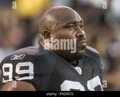 Oakland, la California, Stati Uniti d'America. Undicesimo Sep, 2006. Oakland Raiders tackle difensivo Warren Sapp (99) Lunedì, 11 settembre 2006, a Oakland, in California. Il caricabatterie ha sconfitto i raider 27-0. Credito: Al di Golub/ZUMA filo/Alamy Live News Foto Stock