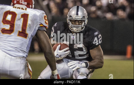 Oakland, la California, Stati Uniti d'America. 23 dic 2006. Oakland Raiders running back ReShard Lee (42) il Sabato, 23 dicembre 2006, a Oakland, in California. I capi sconfitti i raider 20-9. Credito: Al di Golub/ZUMA filo/Alamy Live News Foto Stock