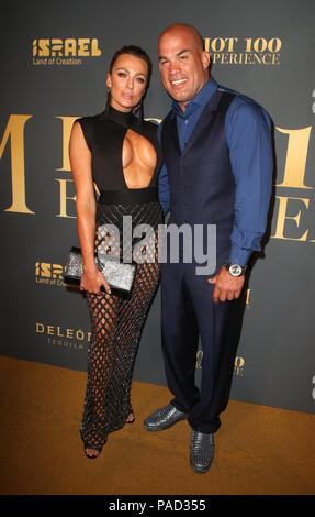 Los Angeles, Ca, Stati Uniti d'America. 21 Luglio, 2018. Abi Lewis e Tito Ortiz al Maxim Hot 100 esperienza a Hollywood Palladium di Los Angeles, la California il 21 luglio 2018. Credito: Faye Sadou/media/punzone Alamy Live News Foto Stock