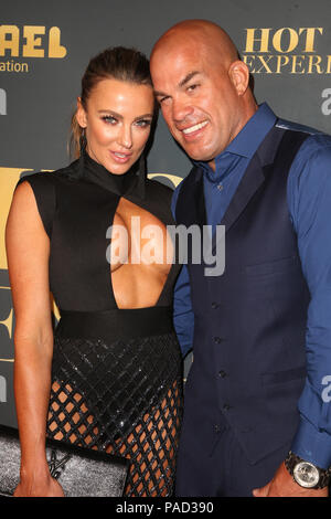 Los Angeles, Ca, Stati Uniti d'America. 21 Luglio, 2018. Abi Lewis e Tito Ortiz al Maxim Hot 100 esperienza a Hollywood Palladium di Los Angeles, la California il 21 luglio 2018. Credito: Faye Sadou/media/punzone Alamy Live News Foto Stock