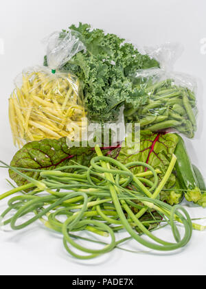 Cestini di organico da famiglia di agricoltori consegnati settimanalmente per un drop-off punto Foto Stock