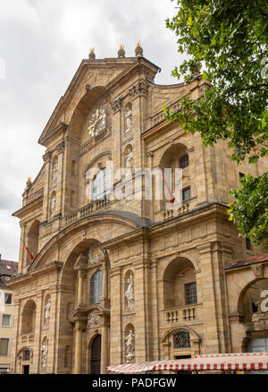 La facciata della storica chiesa di S. Martino a Bamberg (Germania) Foto Stock