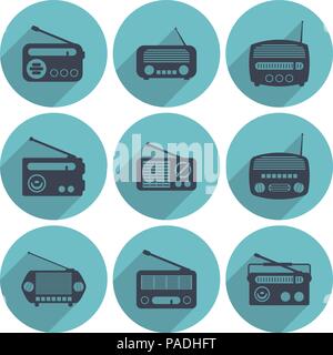 Vector set di icone radio, di tipo piatto. design retrò, isolati su sfondo bianco Illustrazione Vettoriale