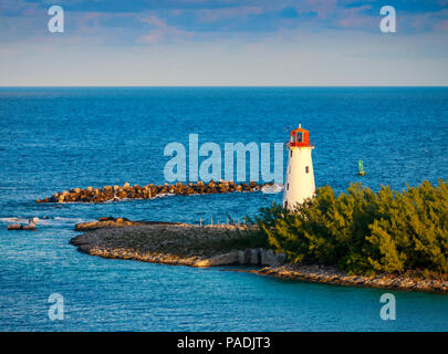 Nassau Harbour Lighthouse, Bahamas. Questo è classificato come il più antico e il più conosciuto il faro in Bahamas. Foto Stock