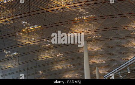 Il soffitto dell'Aeroporto Internazionale Capital di Pechino, Interni Architettura moderna Foto Stock
