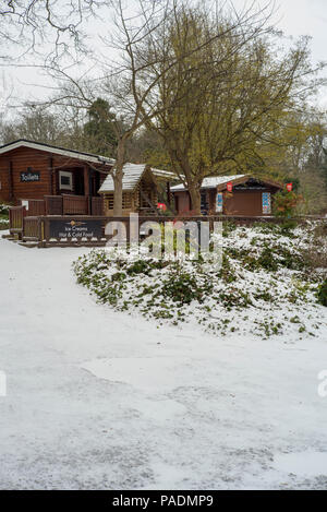 Maidenhead, Berkshire, Regno Unito, vista generale , Snack/coffee bar e servizi igienici, 'Raymill Island', , Inverno neve, rive del fiume Th Foto Stock