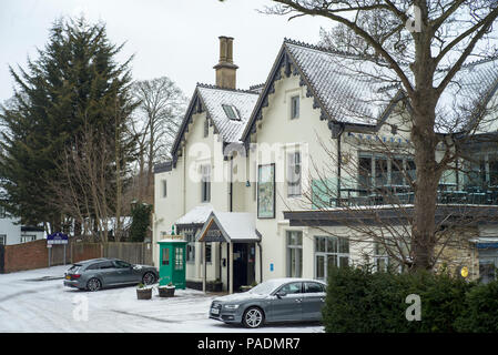 Maidenhead, Berkshire, Regno Unito, vista generale 'Boulters Ristorante e Bar ', 'Raymill Island', neve invernale, riva del fiume Tamigi, Thames Valley, © Peter SPURRIER, Foto Stock