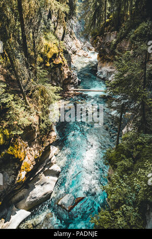 Upper Falls Canyon Johnston cascata, Banff Nationalpark Canada Alberta. Foto Stock