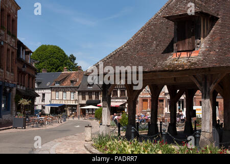 Lione-la-Forêt & il mercato medievale, Eure, Seine Maritime Haute Normandie, Normandia, a nord-ovest della Francia. Foto Stock