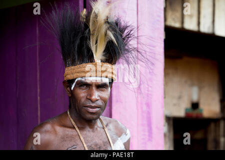 Ritratto, Asmat tribù, villaggio di Agats, Nuova Guinea occidentale, Papua, Indonesia Foto Stock