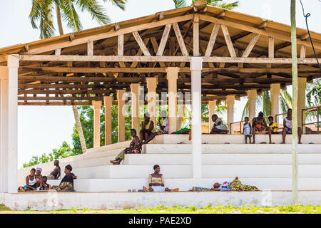 KARA, TOGO - Mar 9, 2013: Non identificato popolo togolese. Persone in Togo soffrono di povertà a causa della instabile situazione econimic Foto Stock