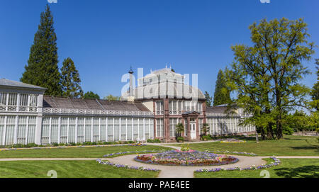 Grande storico serra in montagna parco di Kassel, Germania Foto Stock