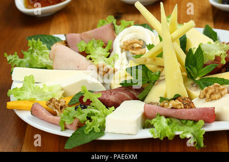 Bagno turco colazione con bagel simit Foto Stock