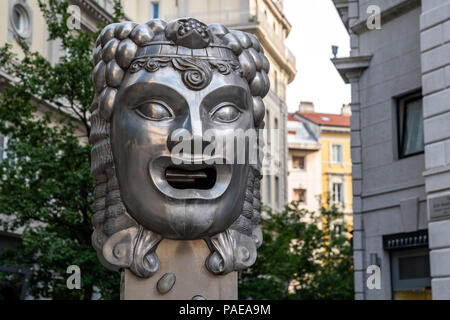 Trieste, 21 luglio 2018. Il Janus (Giano bifronte) alluminio Fontana al Viale XX Settembre a Trieste. Foto di Enrique Shore Foto Stock