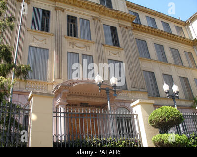 Edificio, Arquidiocesano Scuola, Domingos de Moraes Avenue con Pedro de Toledo Street, Vila Mariana, São Paulo, Brasile Foto Stock